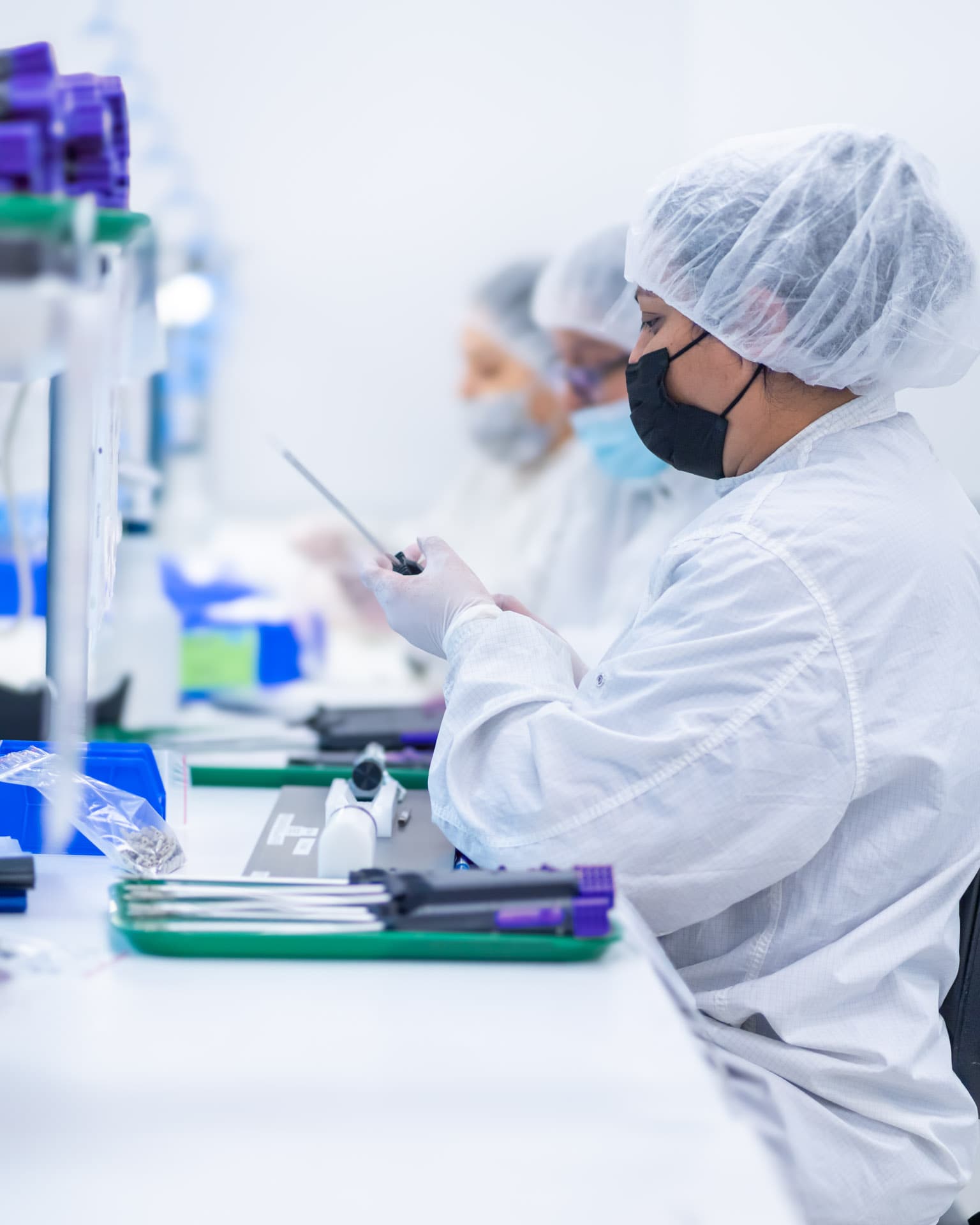 Cleanroom Technicians Assembling Medical Devices – LSO Manufacturing