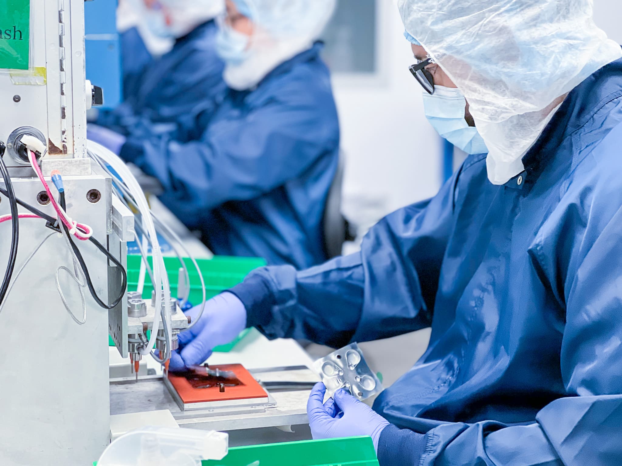 Medical Device Assembly in Cleanroom – Precision Manufacturing